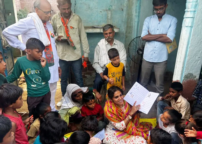 कॉर्पोरेट नौकरी और शहर की लग्जरी लाइफ छोड़ जरूरतमंदों की सेवा करने राजखेड़ा पहुंची मालविका मुदगल